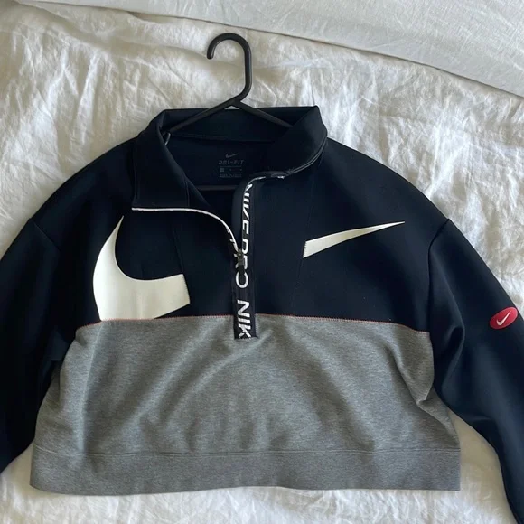Nike Dri-Fit cropped half - zip jumper - Picture 4 of 6